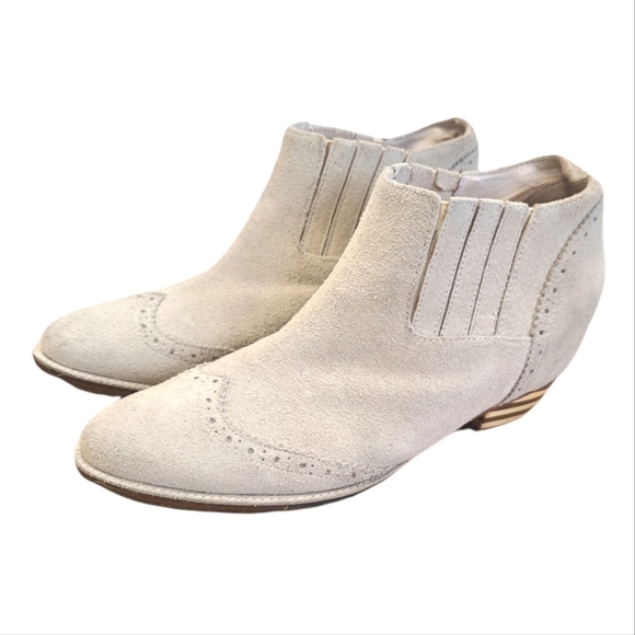 80%20 Shoes - 80%20 light Gray Genuine Suede Ankle Booties size 8